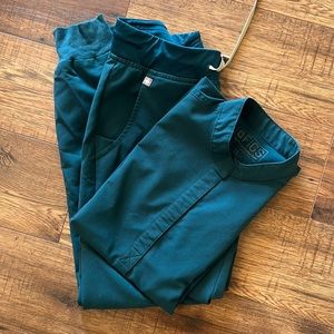 Caribbean Blue figs scrub top . Rafaela top size Small.